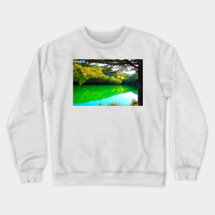 View at Lago di Boccafornace in Pievebovigliana, Valfornace (Macerata) with mirroring body of water Crewneck Sweatshirt